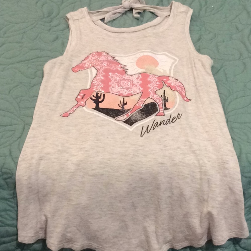 gray horse top